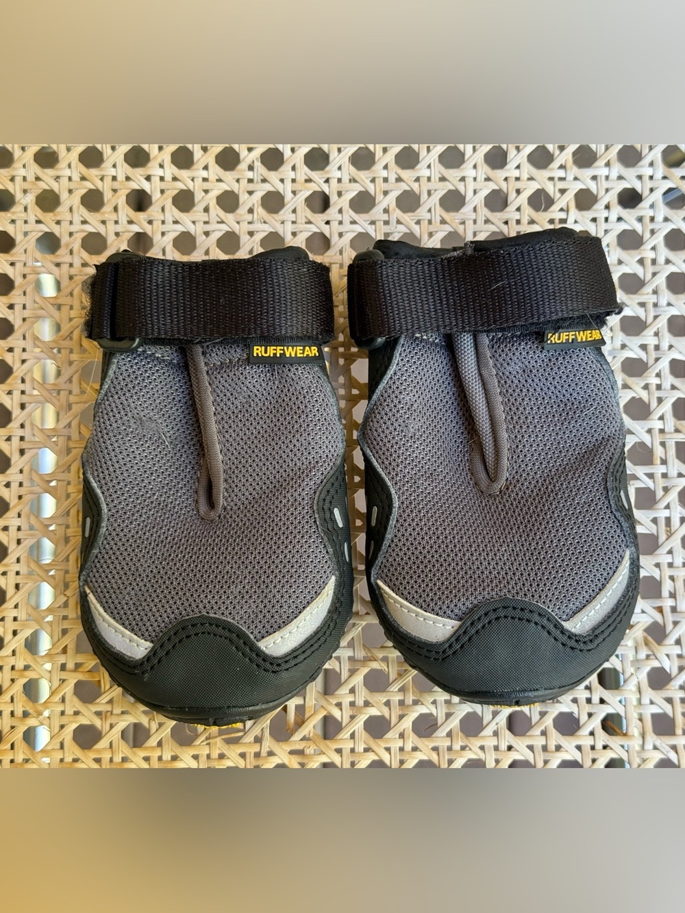 Ruffwear Grip Trex Dog Boots Size M Gray Black Vibram Sole Outdoor Paw Shoes